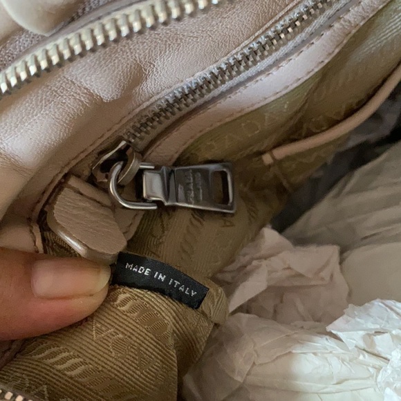 Authentic Prada handbag in Good Conditions - Picture 6 of 10